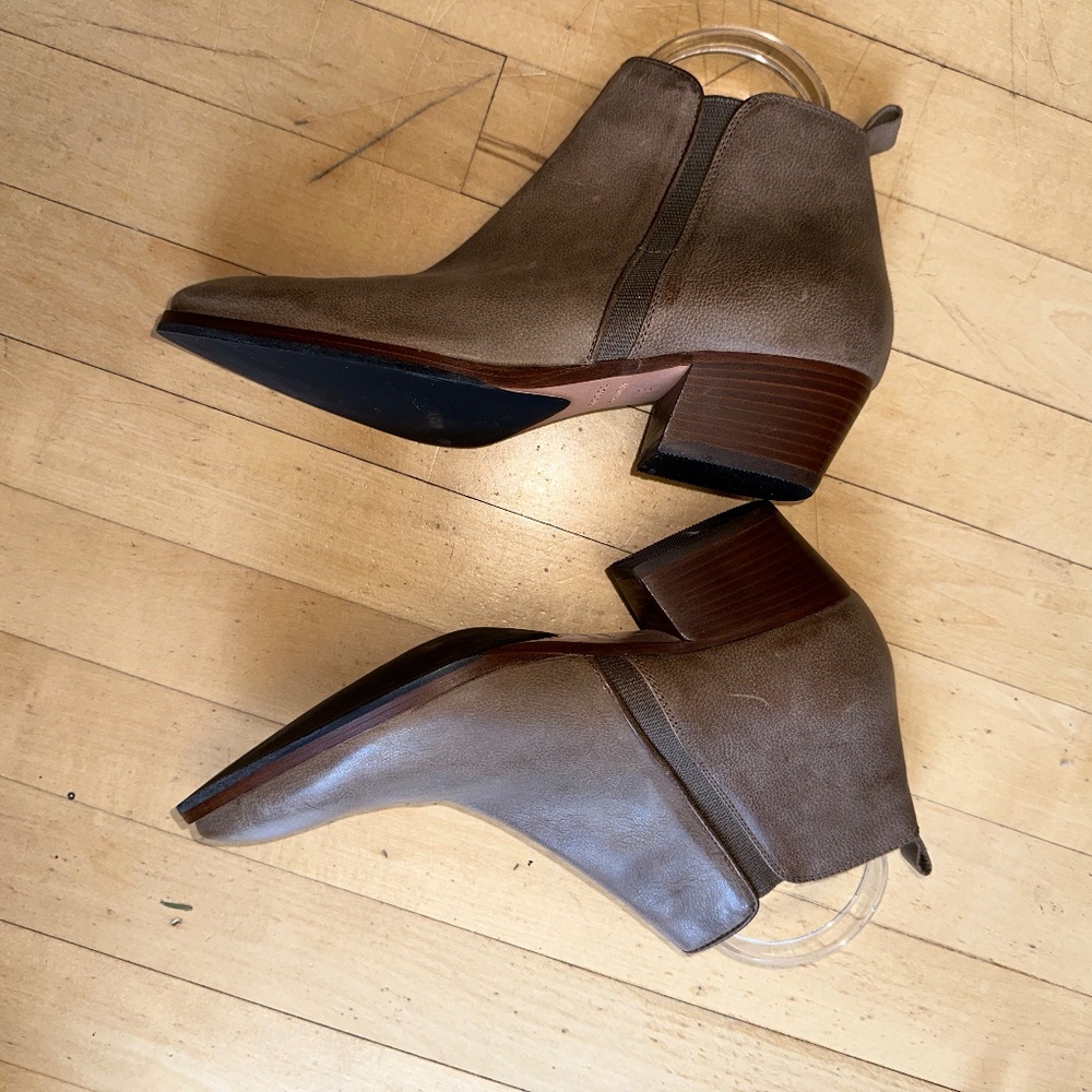 Aquatalia taupe ankle bootie, 8, CB2499 - Picture 4 of 7